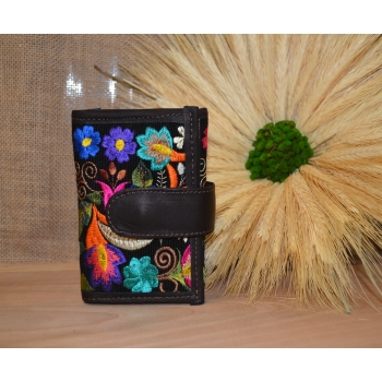 Portfel mały skórzany ciemnobrązowy z kwiatowym kolorowym haftem .